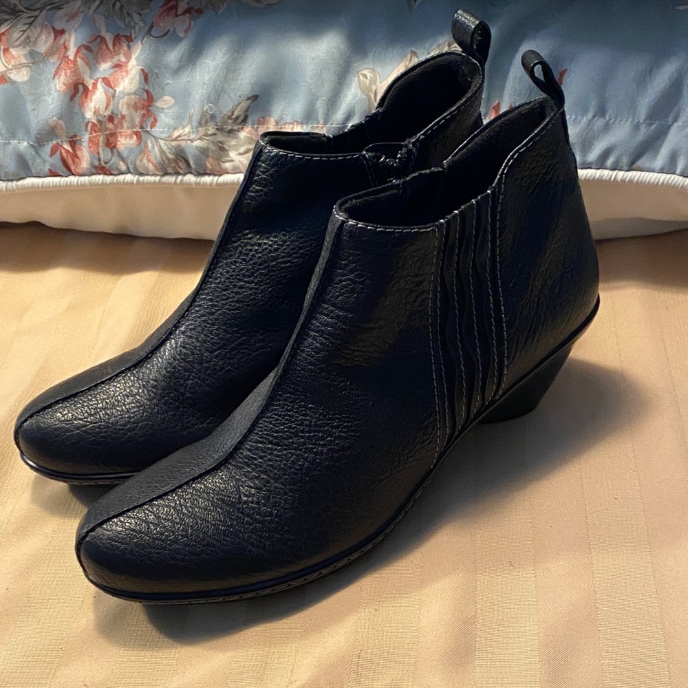 SoftWalk Midnight Black Ankle Booties size 11